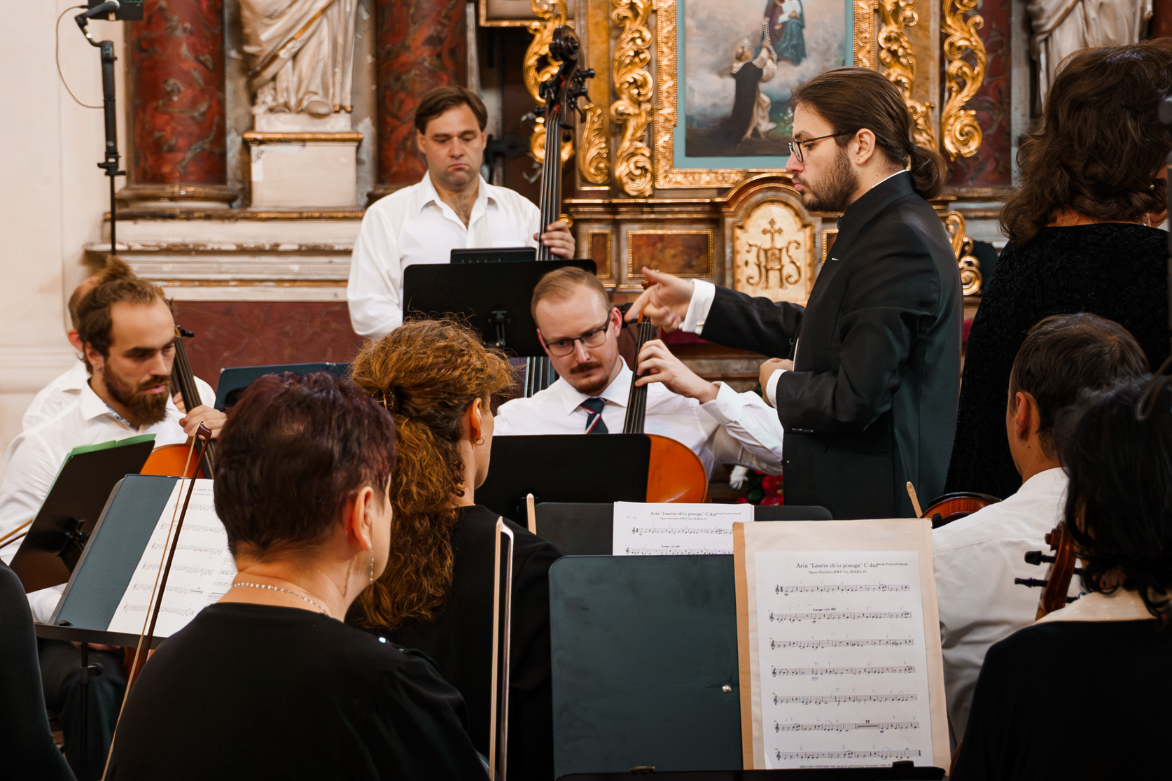 Dirigent a vedoucí Michael Housa